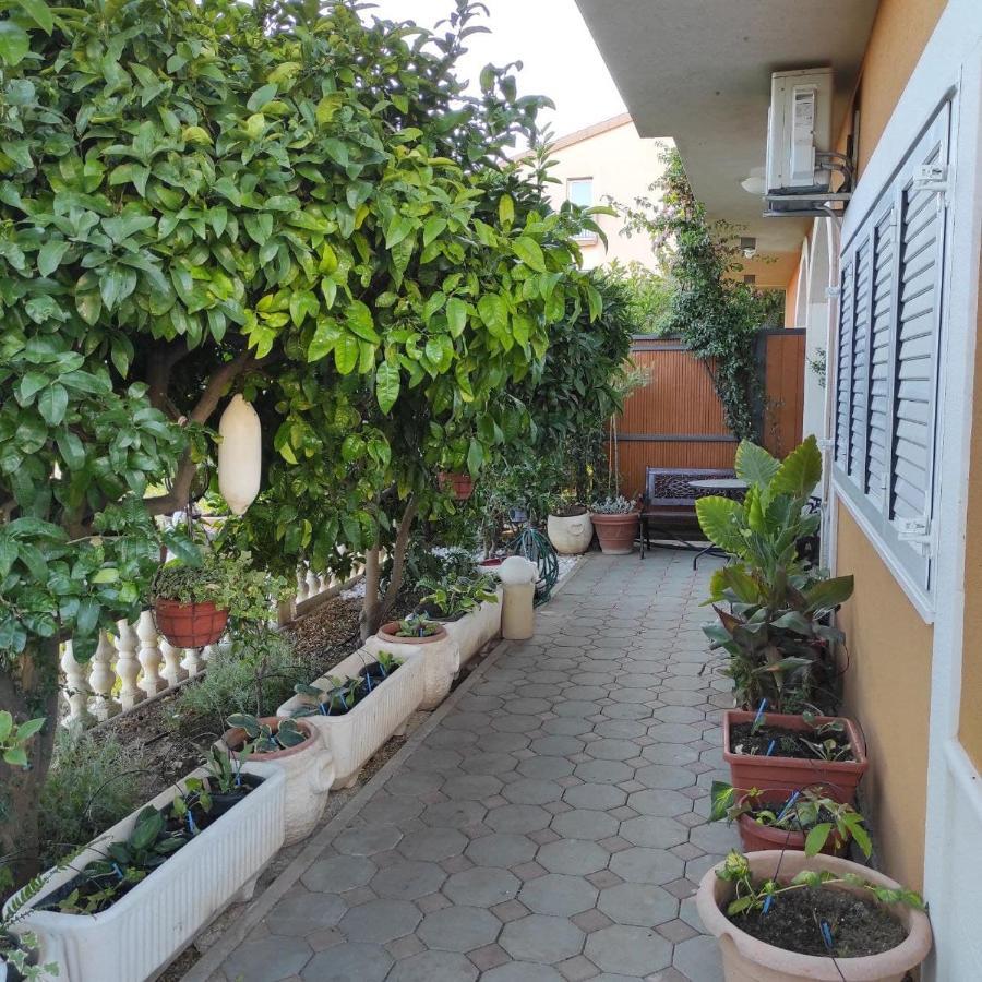 White Pigeon Apartment Split Exterior photo